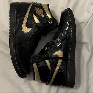 Air Jordan 1 retro high OG metallic gold size 9 men